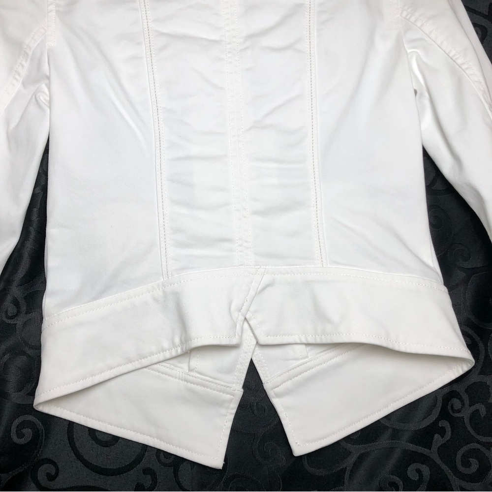 ⭐️NEW⭐️White House Black Market (WHBM) White Denim Jacket - Picture 10 of 15